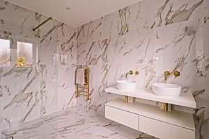 Master En-Suite- click for photo gallery